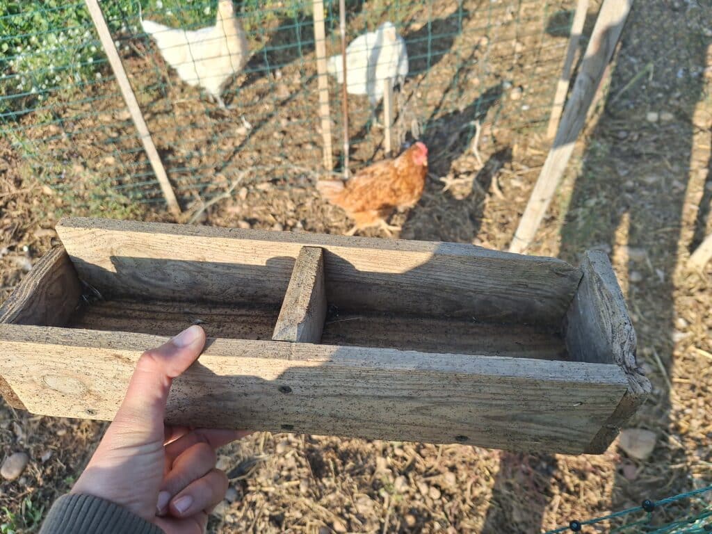 Ma première mangeoire poule faite maison