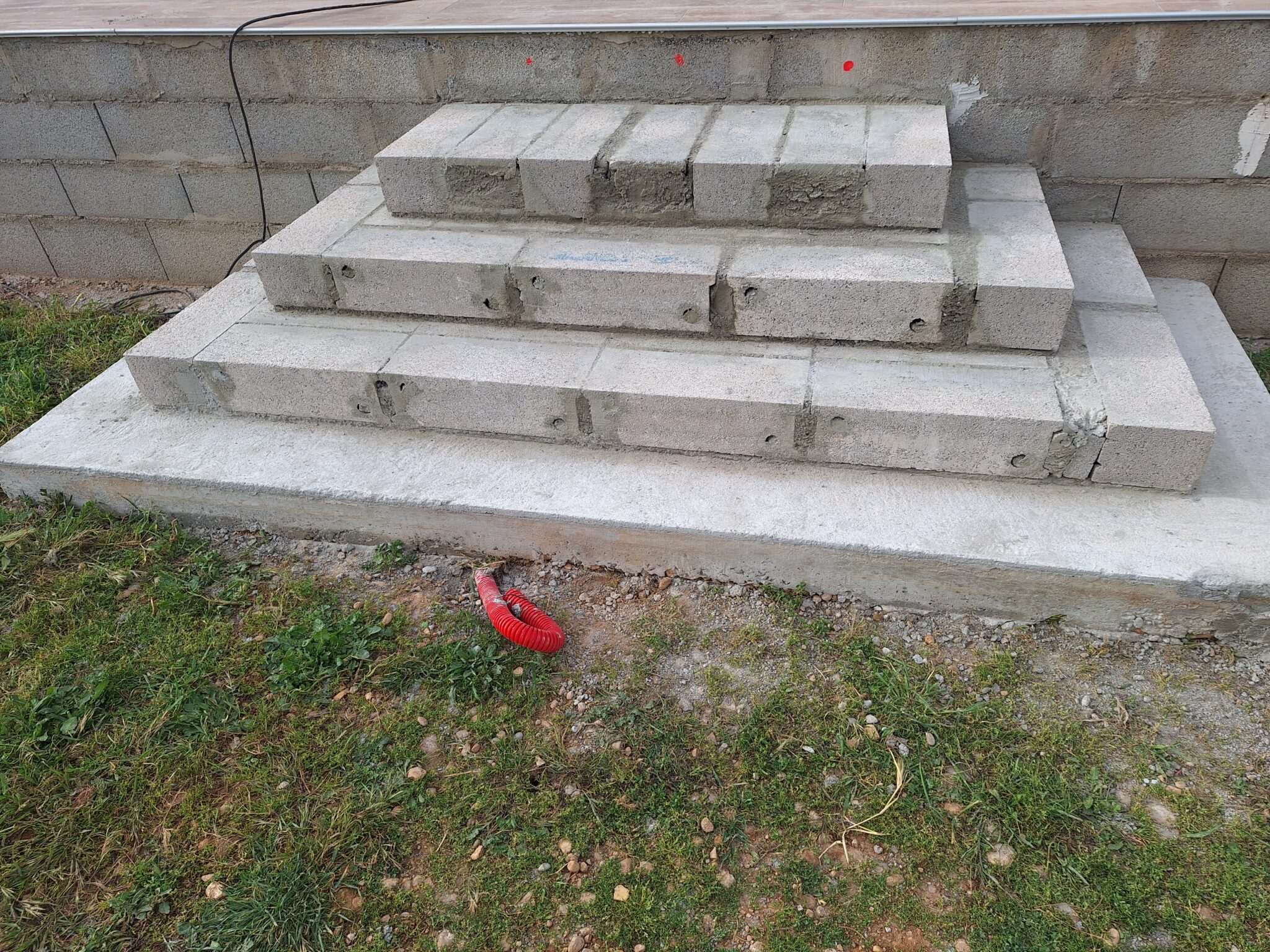 Je construis un escalier extérieur en béton et parpaings pour ma — free download